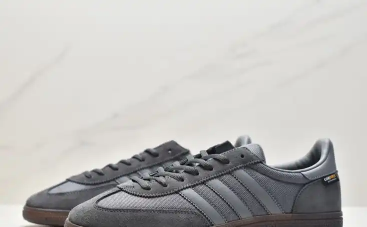 hype Adidas Sneakers