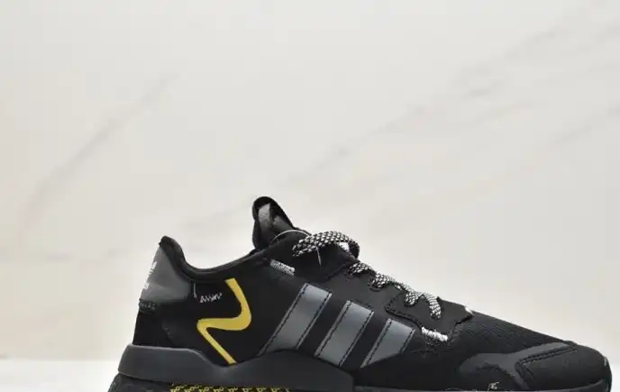 hype Adidas Sneakers