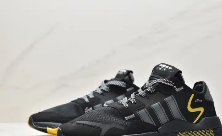 hype Adidas Sneakers