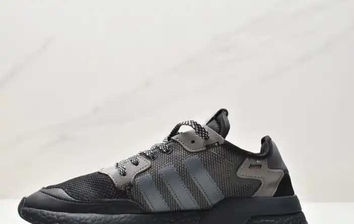 hype Adidas Sneakers