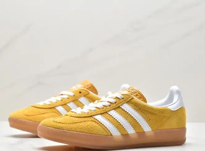 hype Adidas Sneakers