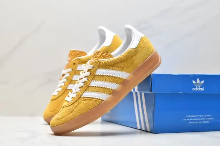 hype Adidas Sneakers