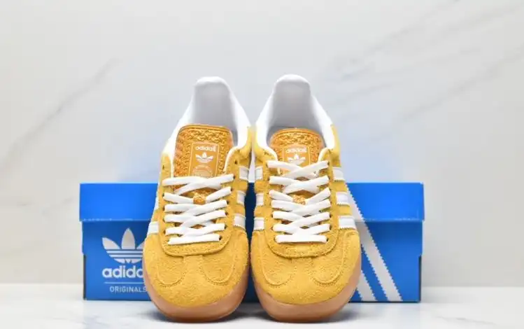 hype Adidas Sneakers