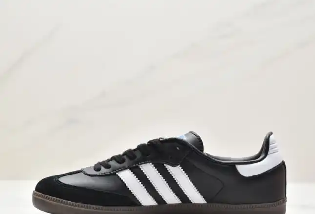 hype Adidas Sneakers