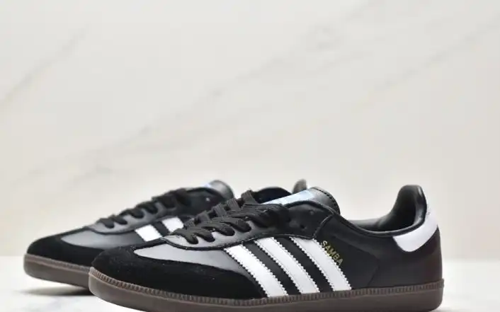 hype Adidas Sneakers