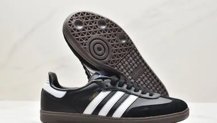 hype Adidas Sneakers