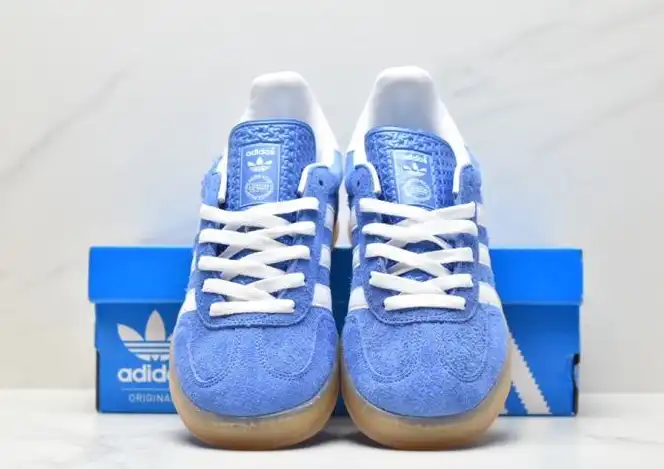 hype Adidas Sneakers