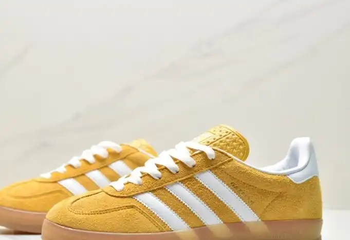 hype Adidas Sneakers