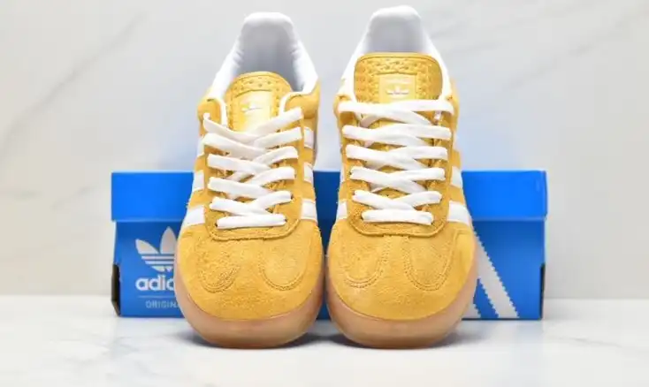 hype Adidas Sneakers