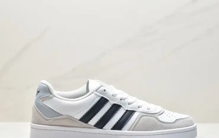 hype Adidas Sneakers