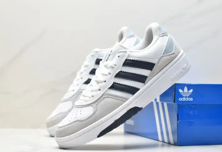 hype Adidas Sneakers