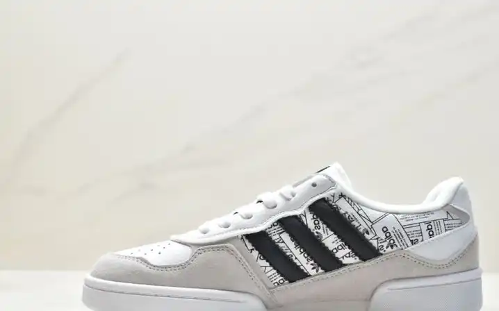 hype Adidas Sneakers