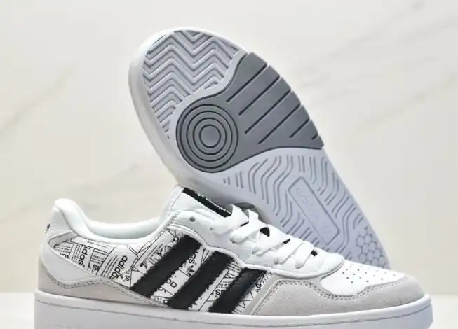 hype Adidas Sneakers