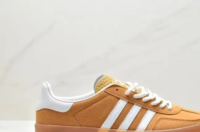 hype Adidas Sneakers