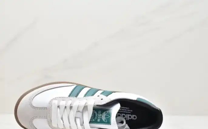 hype Adidas Sneakers