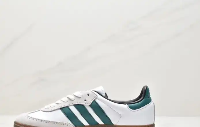 hype Adidas Sneakers