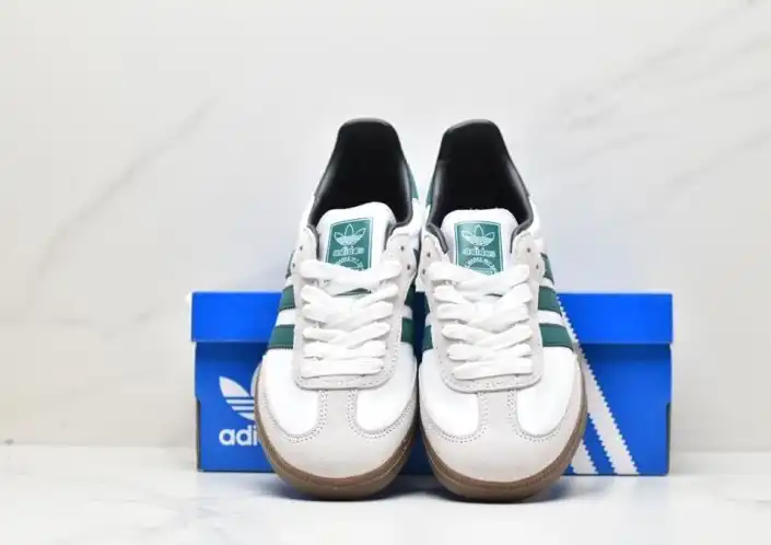 hype Adidas Sneakers