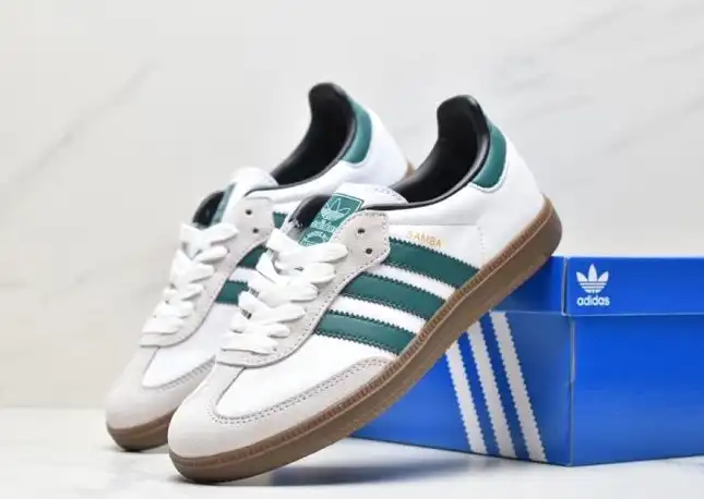 hype Adidas Sneakers