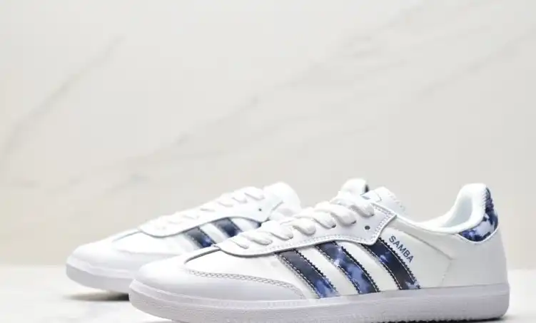 hype Adidas Sneakers