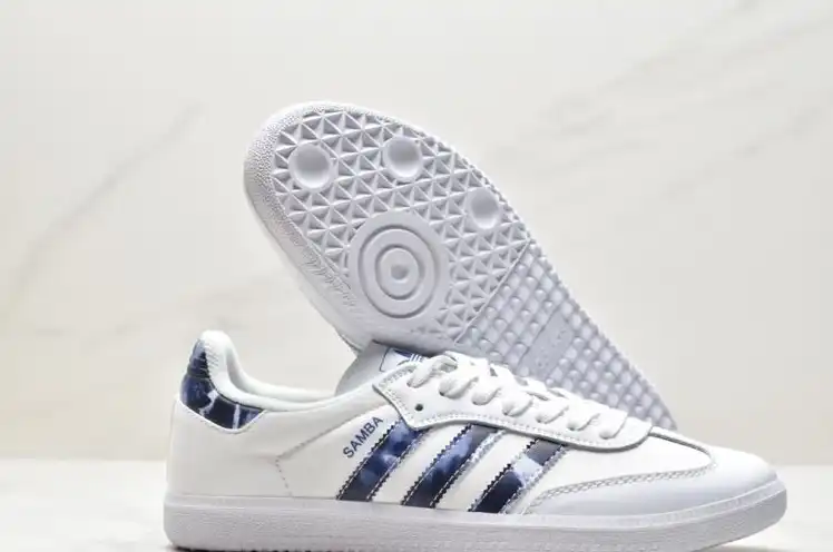 hype Adidas Sneakers