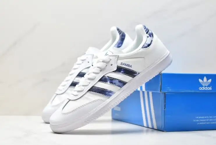 hype Adidas Sneakers