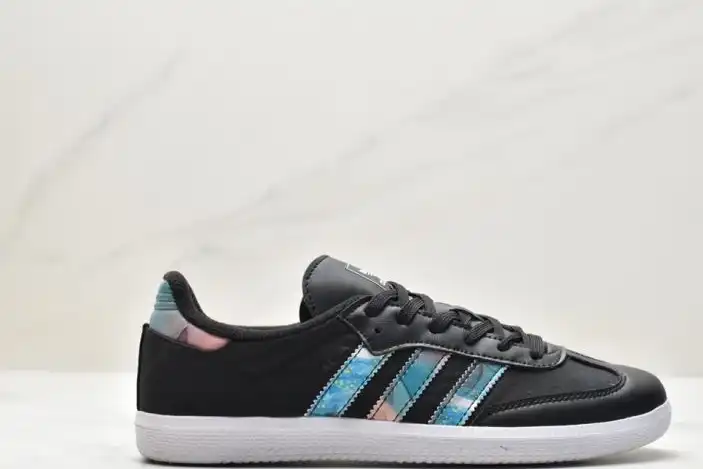 hype Adidas Sneakers