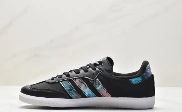 hype Adidas Sneakers