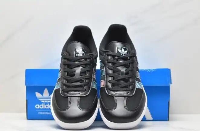 hype Adidas Sneakers