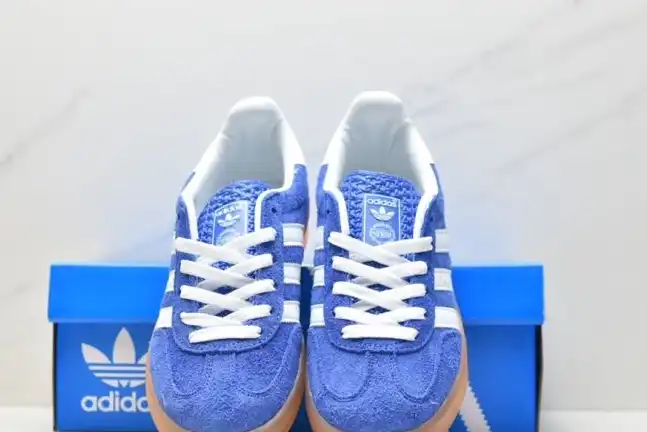 hype Adidas Sneakers