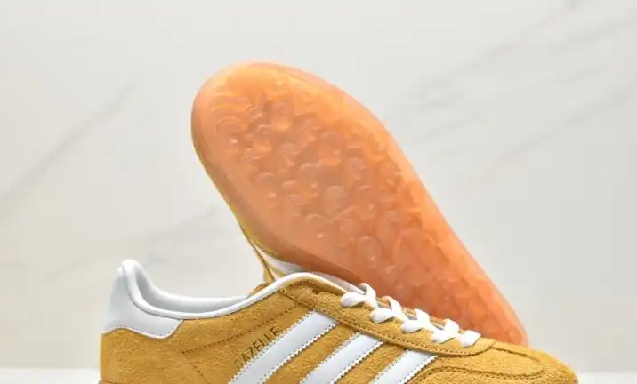 hype Adidas Sneakers