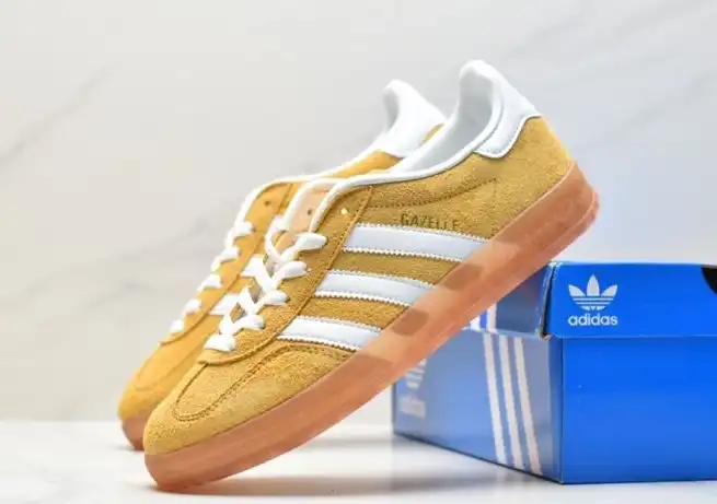 hype Adidas Sneakers