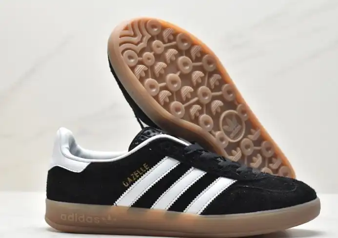 hype Adidas Sneakers