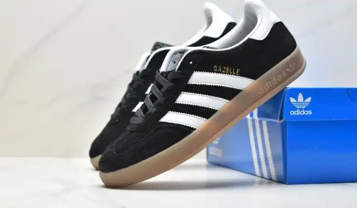 hype Adidas Sneakers