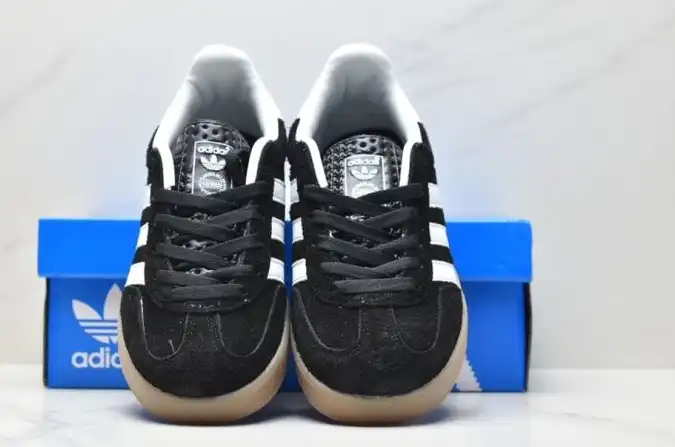 hype Adidas Sneakers