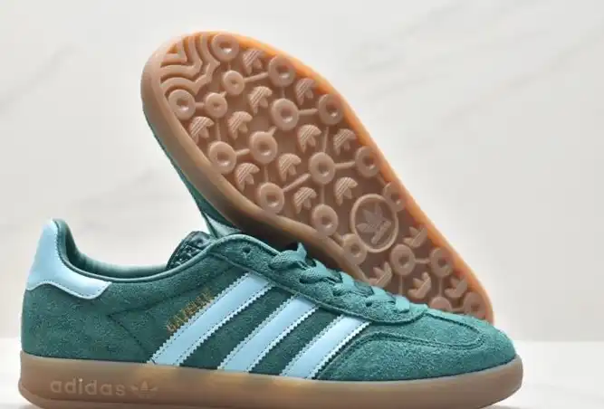 hype Adidas Sneakers