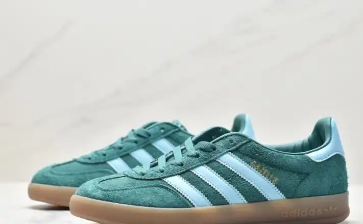 hype Adidas Sneakers