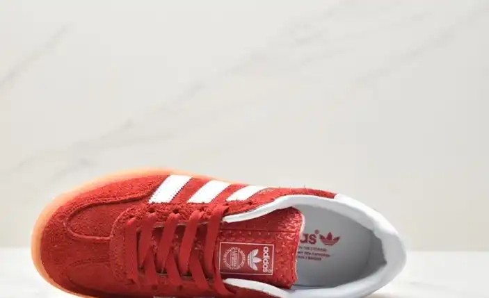 hype Adidas Sneakers