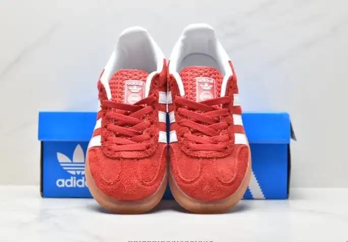 hype Adidas Sneakers