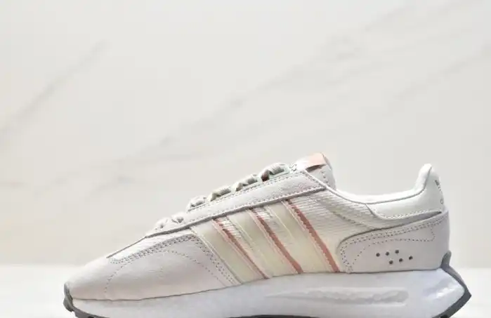 hype Adidas Sneakers