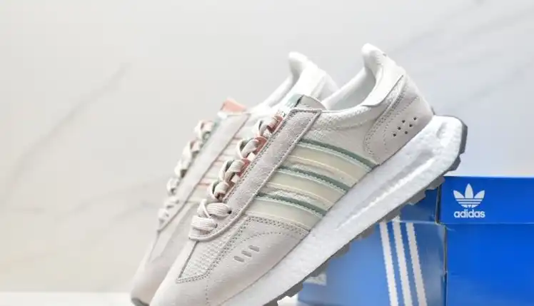 hype Adidas Sneakers