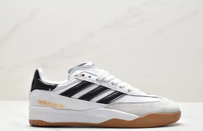 hype Adidas Sneakers