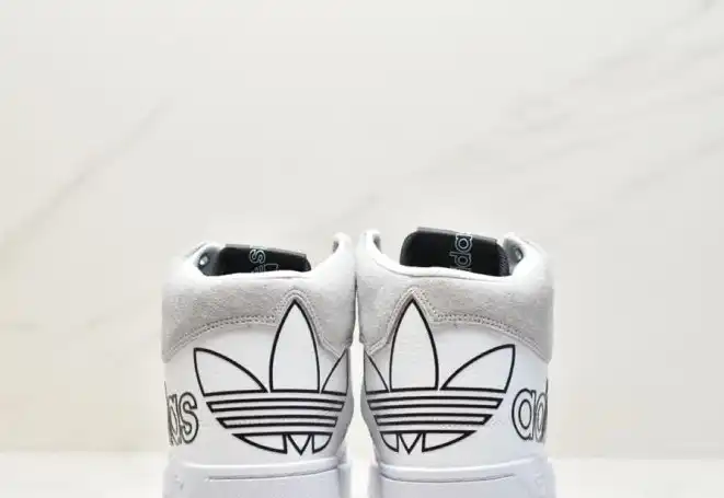 hype Adidas Sneakers