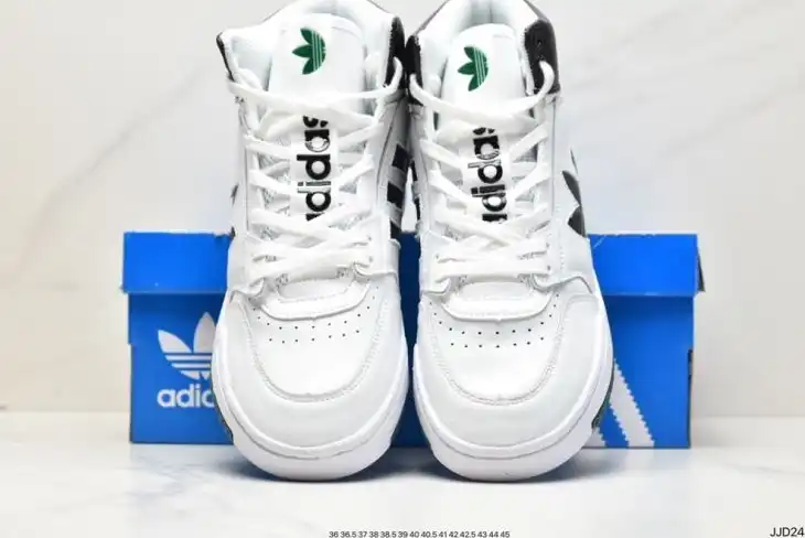 hype Adidas Sneakers