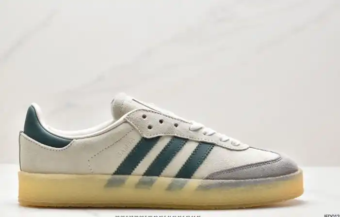 hype Adidas Sneakers