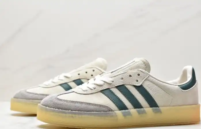 hype Adidas Sneakers