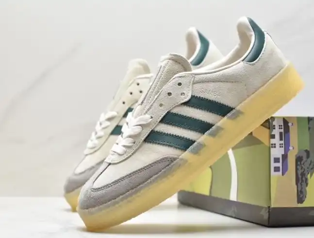 hype Adidas Sneakers