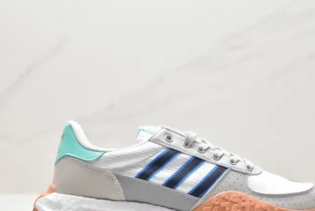 hype Adidas Sneakers