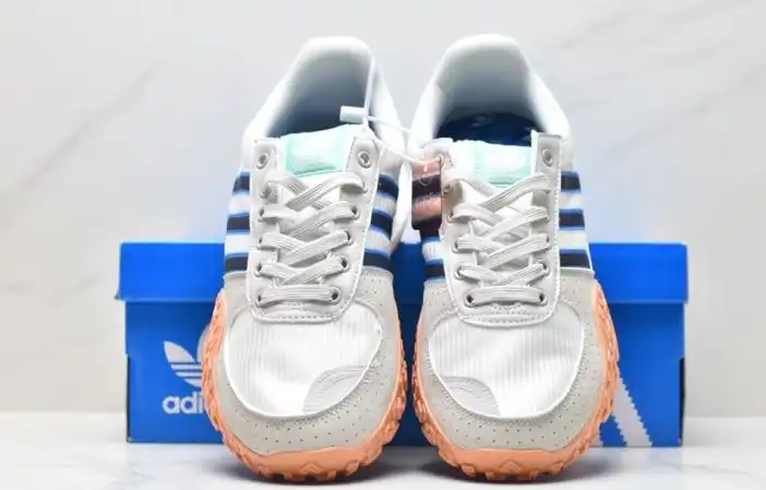 hype Adidas Sneakers