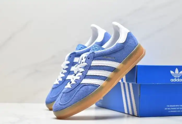 hype Adidas Sneakers