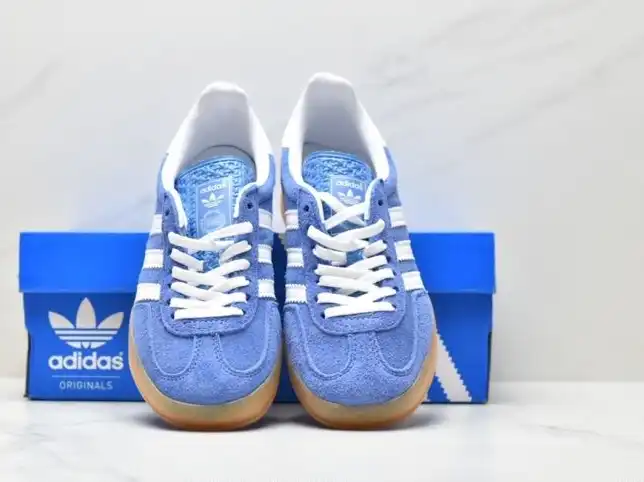 hype Adidas Sneakers